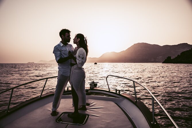 2 Hour Private Amalfi Coast Sunset Experience - A 6-person private boat makes the Amalfi Coast feel personal