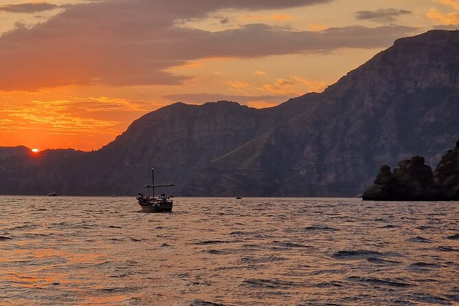 2 Hours Sunset Cruise of Positano - Sunset timing: why early evening matters for photos