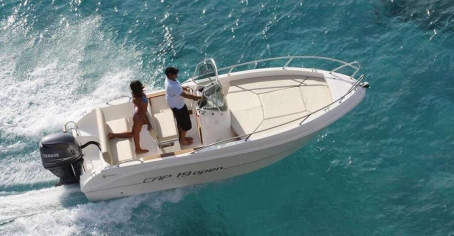 Amalfi: boat rental no license - Price and value: $406.69 for up to five people