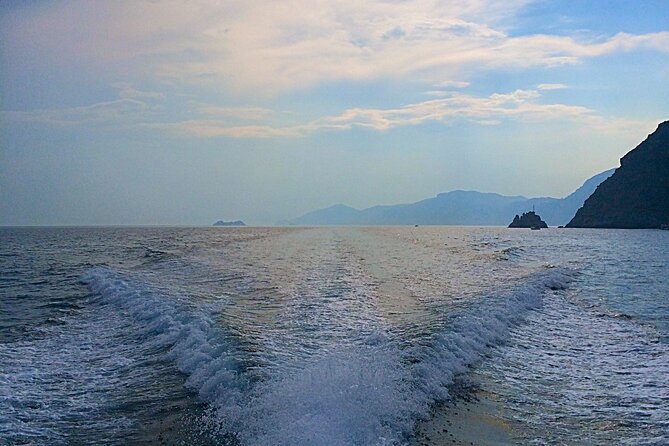 Amalfi Coast 7-hour Private Boat Rental in Maiori or Minori - Lunch, shore access, and how people actually handle food on this kind of day