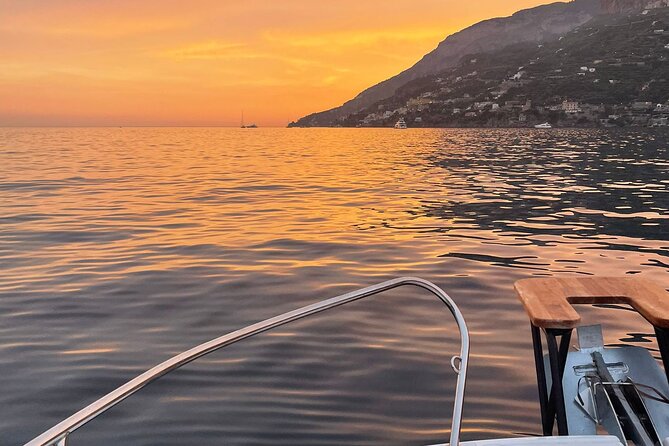 Amalfi Coast Boat Rental - Lunch near a small fishing village: how to make it work