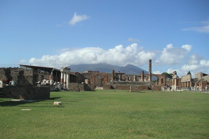 Amalfi Coast: Pompeii Small Group with Skip the Line Tickets - Lunch: optional, not included, and you control your choice