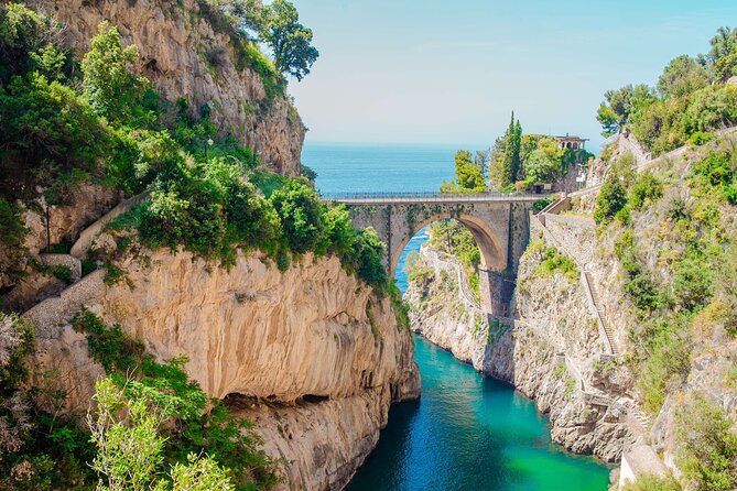 Amalfi Coast & Positano: Boat Tour with Snorkeling & Drinks - The Amalfi Stretch: Caves, Watchtowers, and Icon Views