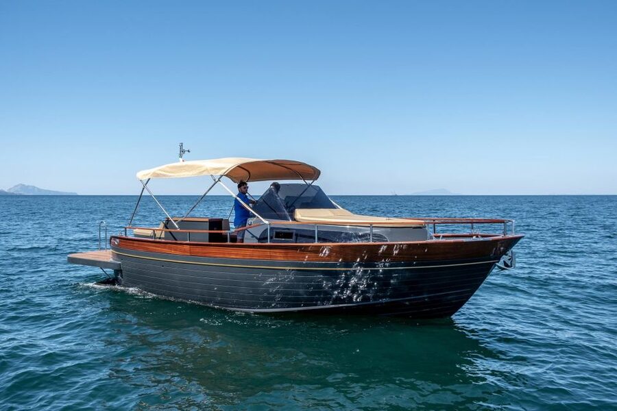 Amalfi Coast: Romantic Sunset Cruise with Music & Cocktails - Watching the horizon go quiet