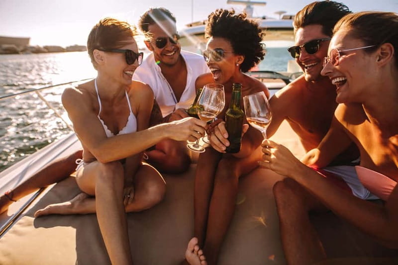 Amalfi: Sunset Boat Tour with Fruit and Drinks - Finding the Darsena Pier and Getting On Board Quickly
