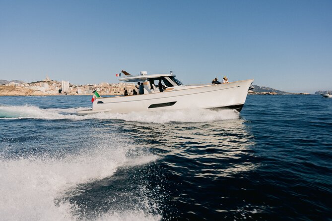Capri and Amalfi Coast tour departing from Positano - Positano from the sea: the first wow moment