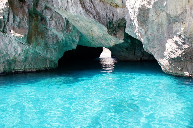Capri Boat tour from Positano with Light Lunch, Drinks & Swim - Light Lunch and Drinks: Where the Value Actually Shows Up