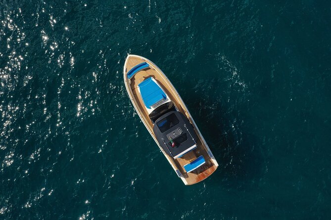 Capri: discover the beauties of the island aboard a Luxury Boat - Sailing route highlights: Li Galli, Faraglioni, and Punta Carena