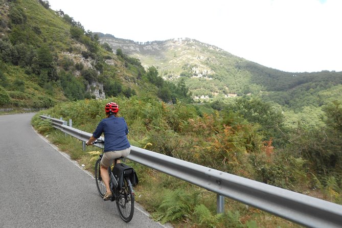 Chiunzi Pass loop by bicycle - Choosing between a road bike and an e-bike (and why it changes the whole day)