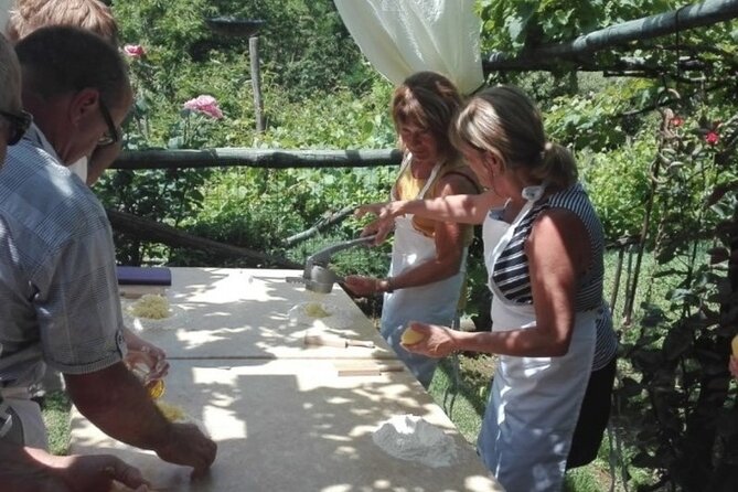 Cooking class: "Traditional dishes of the Mediterranean Diet" - Sauce-making with your garden picks (and why it matters)
