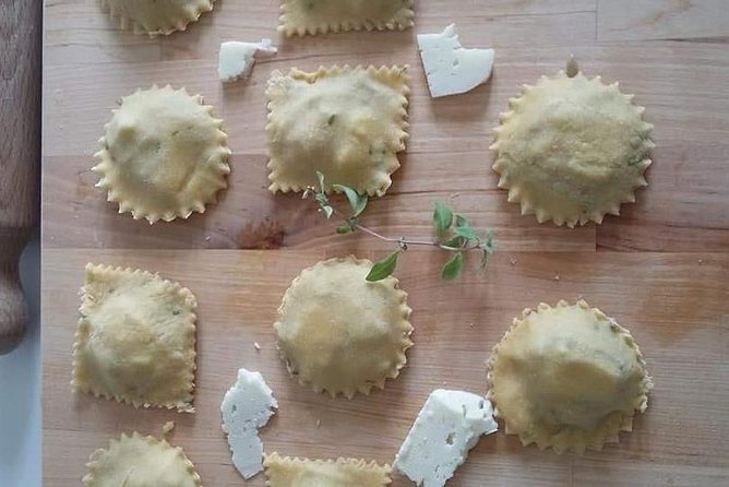 Food Experience with a local in Praiano - The 3-course meal: pasta, dessert, and drinks included