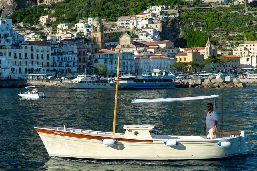 From Amalfi: Amalfi - Positano - Coast boat tour - Swimming gear and onboard comforts: what’s included