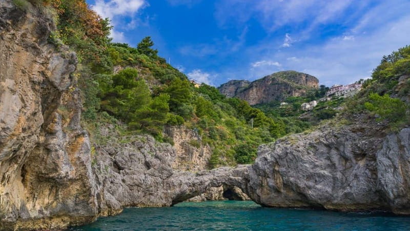 From Positano: Amalfi Coast and Emerald Grotto Group Cruise - Guide and captain: why the onboard narration matters