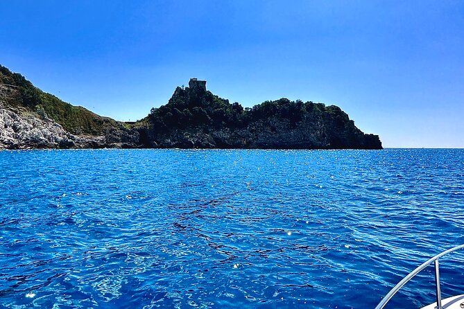 From Positano or Praiano: 2H Private Amalfi Coast speed tour - On-board comfort: shower, music, towels, and life jackets