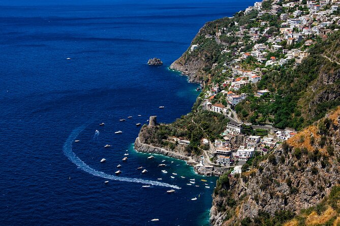 From Positano or Praiano: 2H Private Amalfi Coast speed tour - Stop 1 in Positano: that pyramid photo angle from the sea