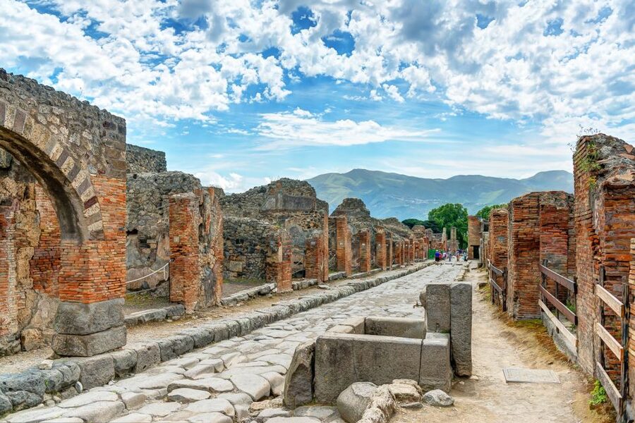 From Rome: Pompeii, Positano and Amalfi Full-Day Tour - Hotel pickup, a small-group minivan, and why it matters