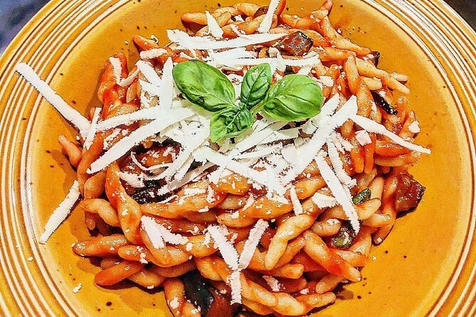 Hands-On Pasta and Tiramisu Class in Positano with Local Family - Cooking in a Positano Home vs. a Restaurant Kitchen