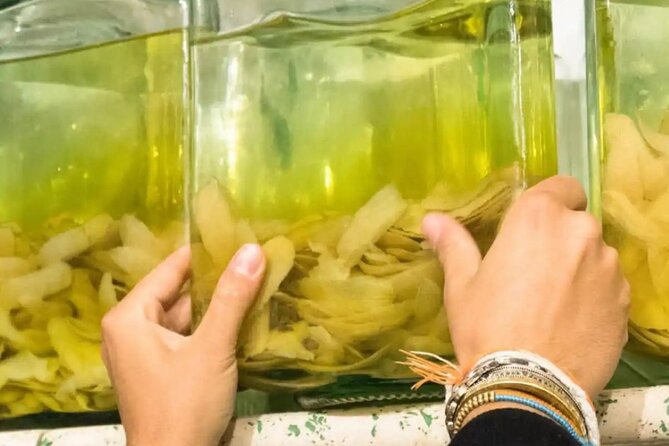 Learn how to make Amalfi limoncello - Tastings that teach you to compare styles