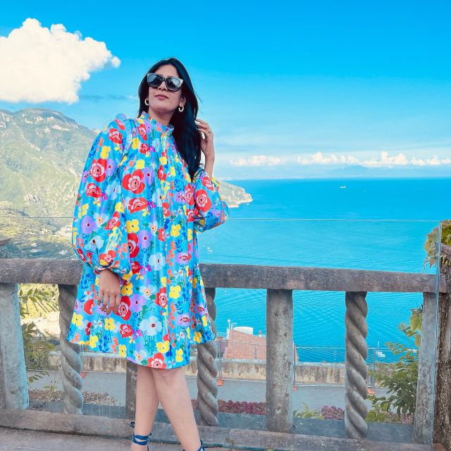 Photo Shoot Amalfi - The souvenir add-on: made-in-Italy bikini and beach towel