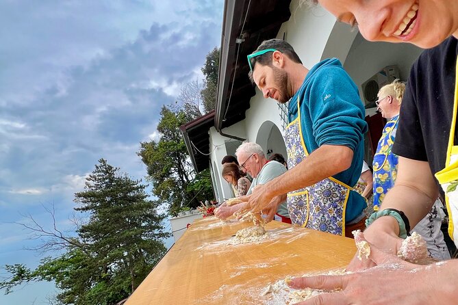 Pizza Class experience on Amalfi coast - Private transport and a max of 6 people: why it matters