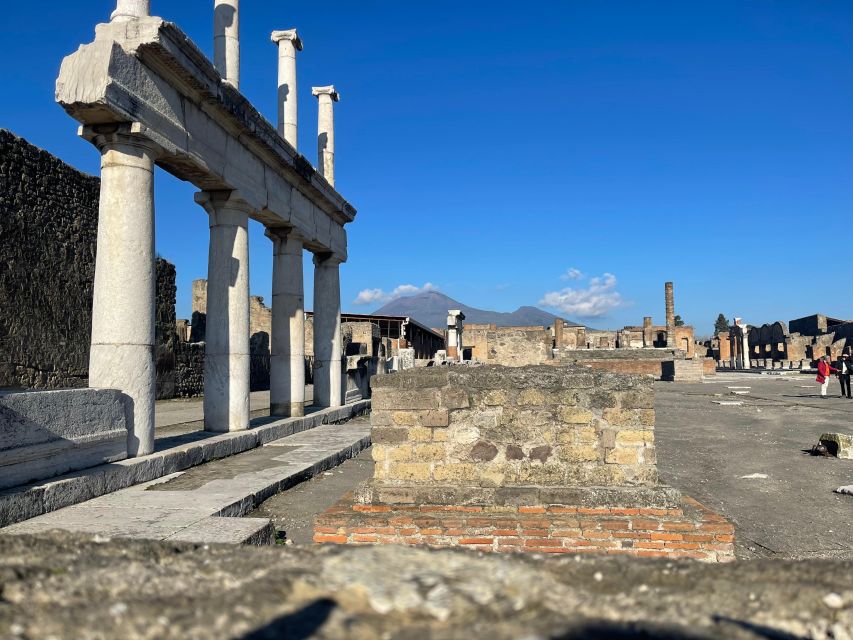 Pompeii-Vesuvius & Winery All Inclusive Tour From Positano - Vesuvius: 1.5 hours of hiking, views, and cold-weather planning