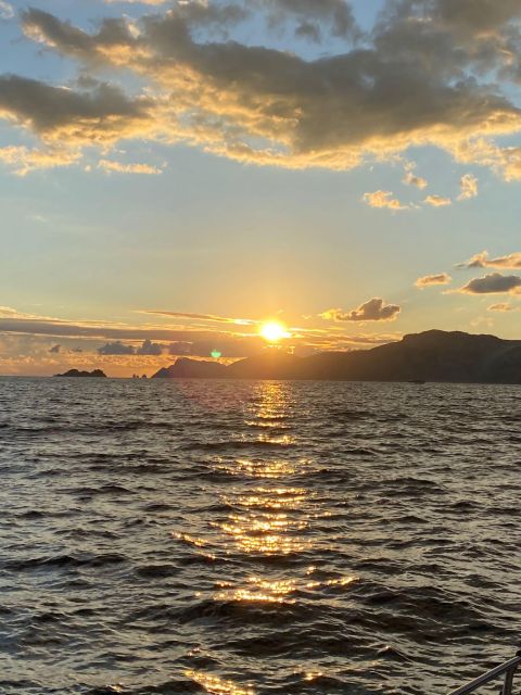 Positano: Amalfi Coast Sunset Group Boat Tour with Prosecco - From Spiaggia Grande to golden hour: what this cruise really feels like