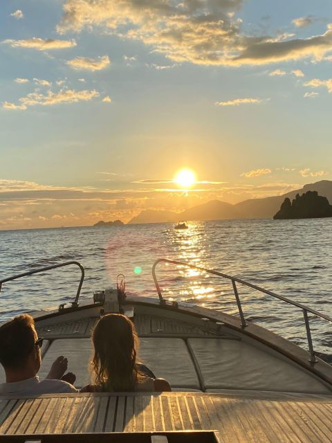 Positano: Amalfi Coast Sunset Group Boat Tour with Prosecco - The drinks and what gets included on the water