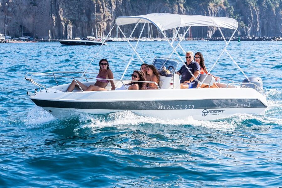 Positano: Boat Tour of Capri with Drinks and Snacks - Lunch in Capri: buy it near the sea and plan your time carefully