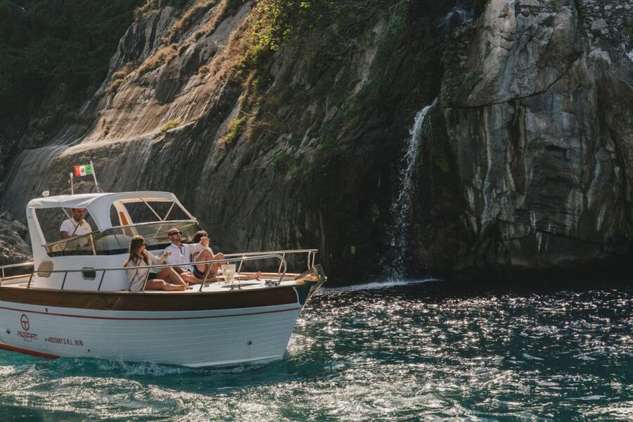 Positano: Boat Tour of Capri with Drinks and Snacks - Who this Positano-to-Capri tour is best for