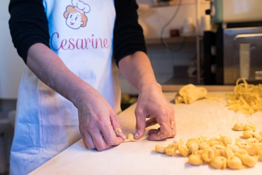 Positano: Pasta & Tiramisu Cooking Class at a Local's Home - The aperitivo warm-up with prosecco and nibbles