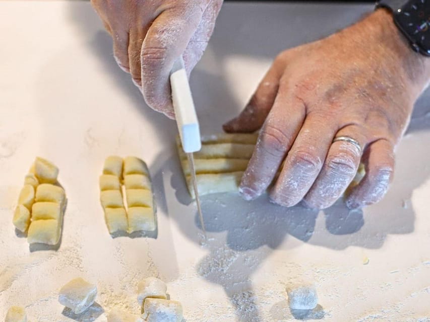 Positano: Small Group Cooking Class with Prosecco & Dessert - Wine, Prosecco, coffee, and meal pacing