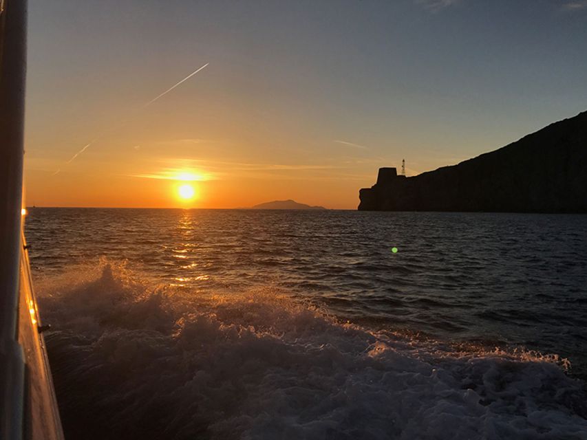Positano: Sunset Cruise Day Trip with Drinks and Snacks - Meet at the main pier: getting aboard without stress