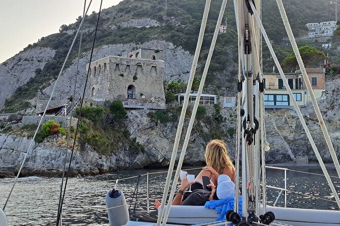 Small Group Sailing Tour in Amalfi Coast with Aperitif - Optional seafood lunch at a boat-accessible restaurant