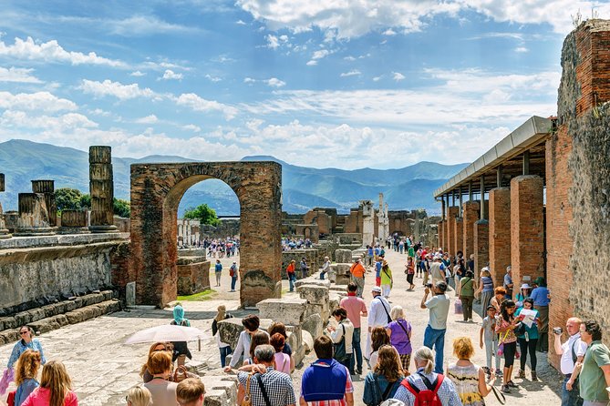 The real life in the old Pompeii tour with Archaelogical Guide All Inclusive - Your 2-Hour Walk Through Pompeii’s Must-See Areas