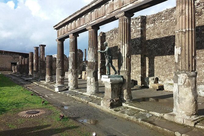 Transfer from Praiano to Naples - Praiano to Naples in about two hours: what you’re buying